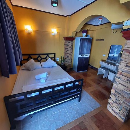 Carribean Transient House Bed & Breakfast Lucap Room photo