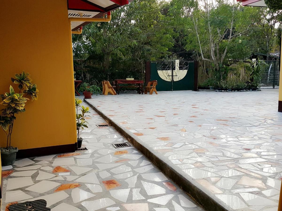Carribean Transient House Bed & Breakfast Lucap Exterior photo