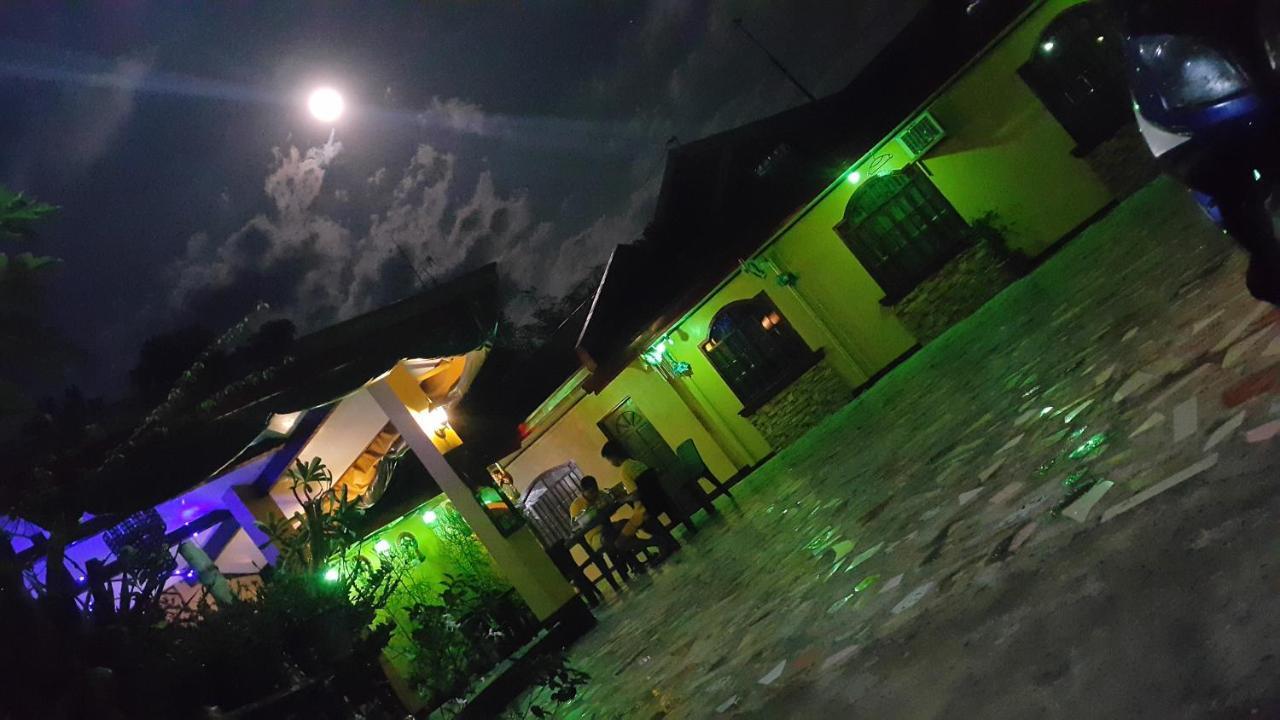 Carribean Transient House Bed & Breakfast Lucap Exterior photo